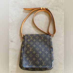 Authentic Louie Vuitton Musette long strap